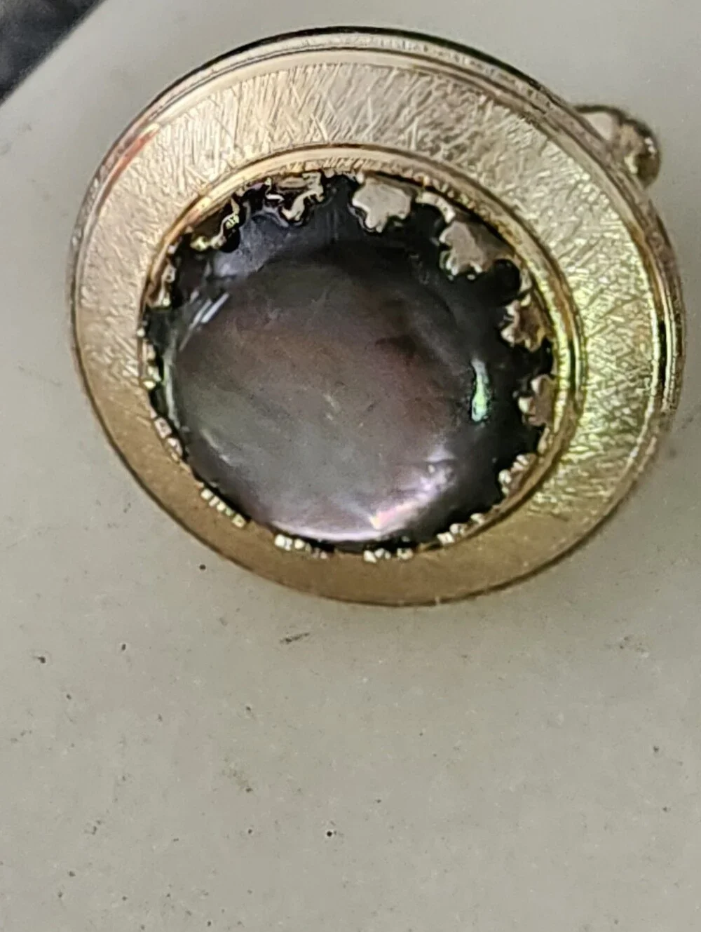 Gold Tone Mother-of-Pearl Round Cuff Links